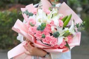 出院送花合适吗？（如何选择最合适的花束）